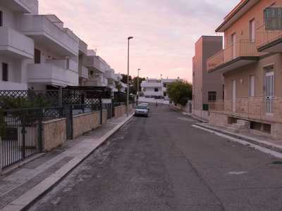 �Il �paese� viene per� quasi abbandonato durante l�inverno  - sottolinea il 63enne Nicola -. Qui rimangono solo una cinquantina di irriducibili che devono convivere con la totale assenza di servizi: dalla posta, alla farmacia, al supermercato�